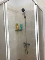 1 Bed - Sleeps 2 - Private Balcony - Free Parking