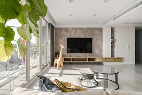 1LI7E HOTEL