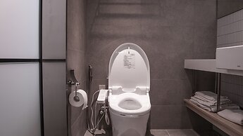 1LI7E HOTEL
