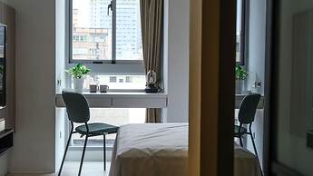 1LI7E HOTEL