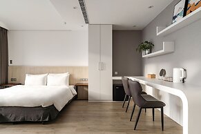1LI7E HOTEL