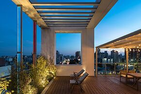 1LI7E HOTEL