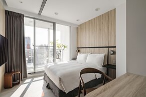 1LI7E HOTEL