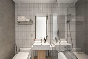 1LI7E HOTEL