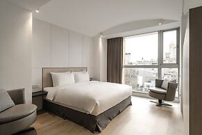 1LI7E HOTEL