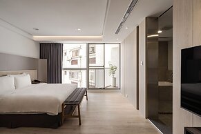 1LI7E HOTEL