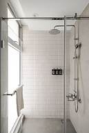 1LI7E HOTEL