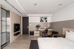 1LI7E HOTEL