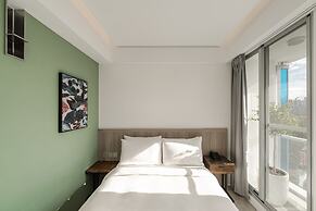 1LI7E HOTEL