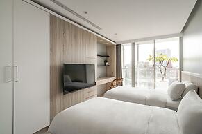 1LI7E HOTEL