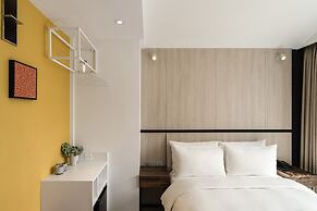 1LI7E HOTEL