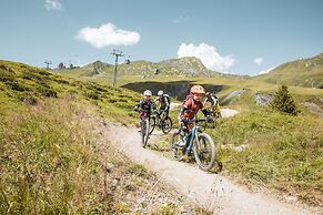 AVES Hotel & Apartment Arosa