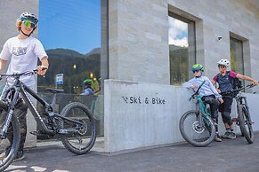 AVES Hotel & Apartment Arosa