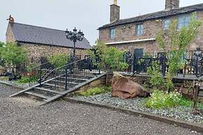 2 Bed Flat - Sleeps 3 - Parking - Wifi