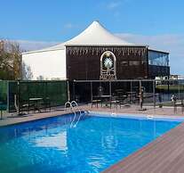 Mad Sea Hotel