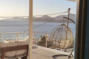 1 Bed - Sleeps 2 - Balcony - Sea View - Parking