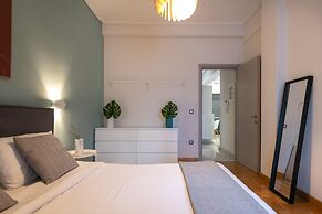 Phaedrus Living: City Center Luxury Flat Iofontos