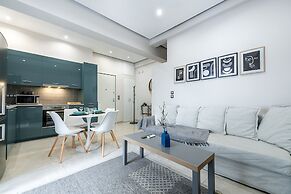 Phaedrus Living: City Center Luxury Flat Iofontos