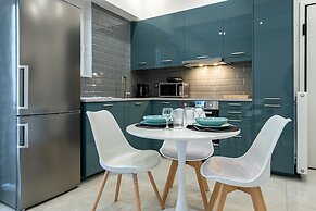 Phaedrus Living: City Center Luxury Flat Iofontos