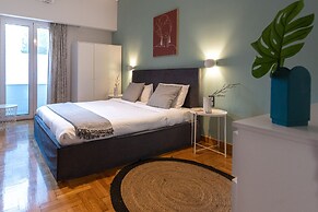 Phaedrus Living: City Center Luxury Flat Iofontos