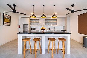 4BR Luxury Modern Contemporary Villa in Canggu