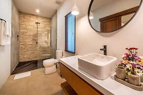 4BR Luxury Modern Contemporary Villa in Canggu