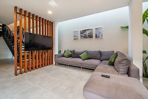 4BR Luxury Modern Contemporary Villa in Canggu