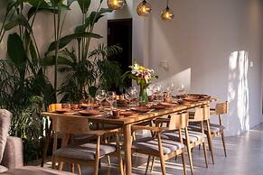 4BR Luxury Modern Contemporary Villa in Canggu