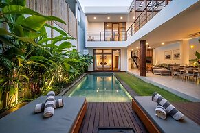 4BR Luxury Modern Contemporary Villa in Canggu