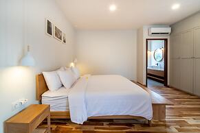 4BR Luxury Modern Contemporary Villa in Canggu