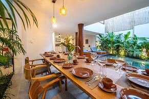 4BR Luxury Modern Contemporary Villa in Canggu