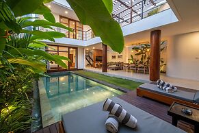 4BR Luxury Modern Contemporary Villa in Canggu