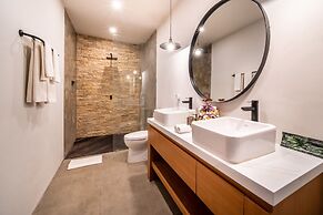 4BR Luxury Modern Contemporary Villa in Canggu
