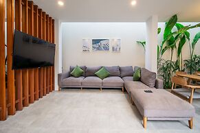 4BR Luxury Modern Contemporary Villa in Canggu