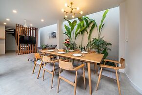 4BR Luxury Modern Contemporary Villa in Canggu