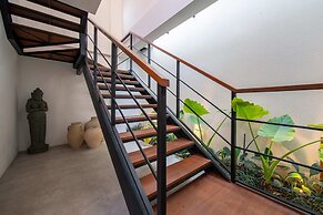 4BR Luxury Modern Contemporary Villa in Canggu