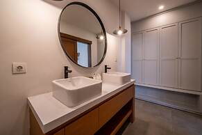 4BR Luxury Modern Contemporary Villa in Canggu