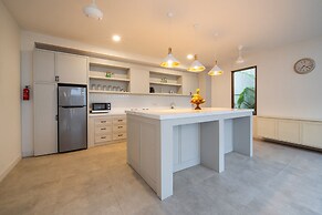 4BR Luxury Modern Contemporary Villa in Canggu