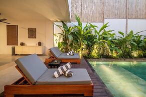4BR Luxury Modern Contemporary Villa in Canggu