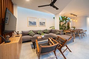4BR Luxury Modern Contemporary Villa in Canggu