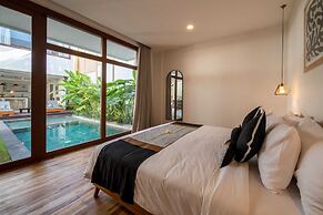 4BR Luxury Modern Contemporary Villa in Canggu