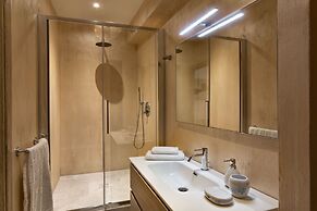 Iconic Luxury Suite