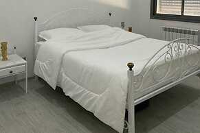 1 Bed Flat - Sleeps 2 - Parking - Wifi
