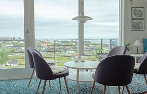 Great 3 BR Loft Apt - Views-Free Parking