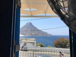 1 Bed Apt - Sleeps 2 - Free Parking - Sea View