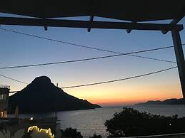 1 Bed Apt - Sleeps 2 - Free Parking - Sea View