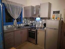 1 Bed Apt - Sleeps 2 - Free Parking - Sea View