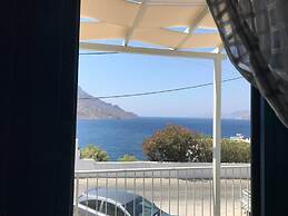 1 Bed Apt - Sleeps 2 - Free Parking - Sea View