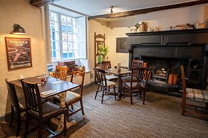 The Snooty Fox