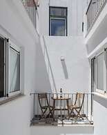 Peixeira Studios and Apartments